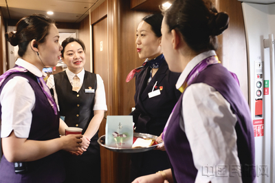 空铁联动，温情互通 东航空姐与上海“高姐”携手打磨“真情服务”新标杆